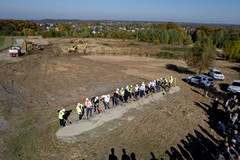 Uroczyste wbicie łopaty rozpoczynające budowę